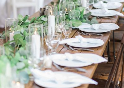 wedding-head-table-dinnerware